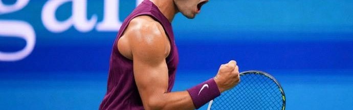 阿尔卡拉斯3-0击败奥佩尔卡，顺利晋级美网次轮