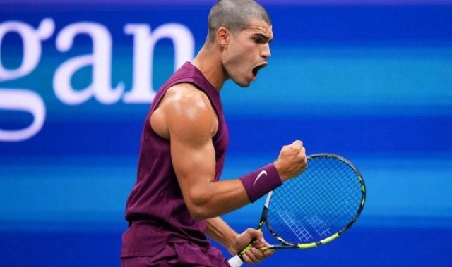 阿尔卡拉斯3-0击败奥佩尔卡，顺利晋级美网次轮