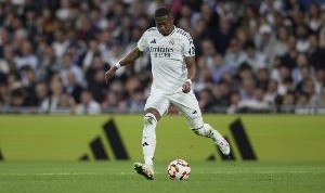 开云体育（官网）app下载-重回老本行？西媒：人手短缺 阿拉巴可能担任左后卫出战阿森纳