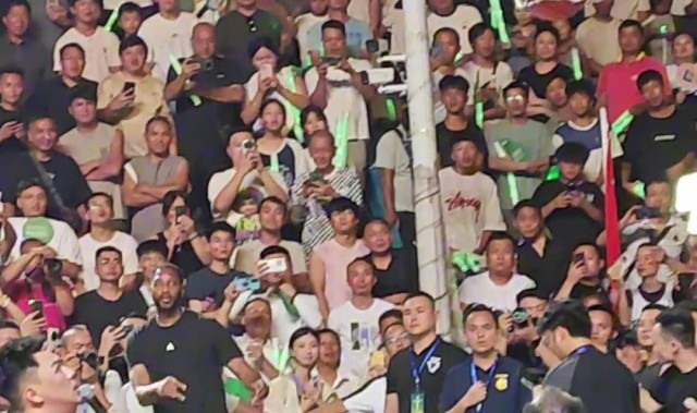 开云体育（官网）app下载-老熟人！麦迪中国行现身贵州村BA赛场 三分无死角连续命中