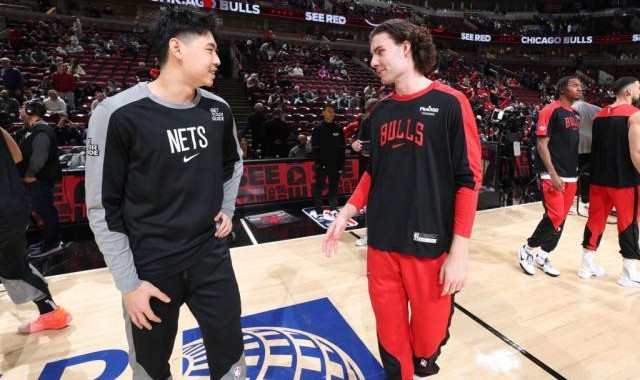 kaiyun sport-小崔完成NBA生涯首个运动战进球！6投1中差距明显